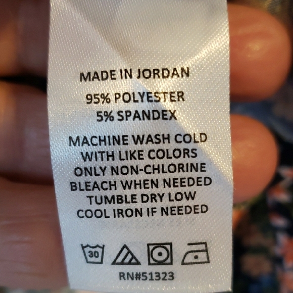 Vince Camuto Navy Floral Top - Picture 6 of 7